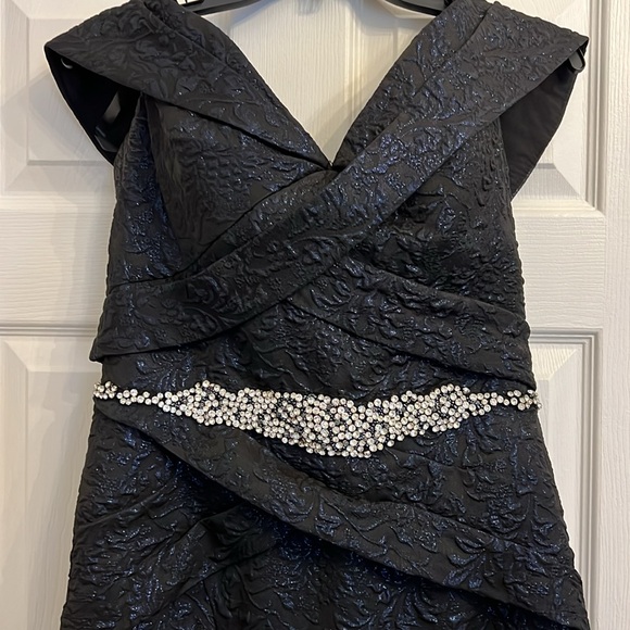 Gown - Picture 4 of 8